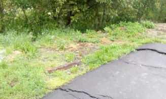 Alunecări de teren pe o stradă din Dej. Afectate conductele de gaz şj apă