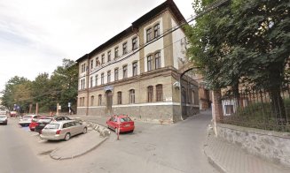 Curțile spitalelor din Cluj, asfaltate de Primărie. Boc: "Îți rupi picioarele, punem bani în locul Guvernului"