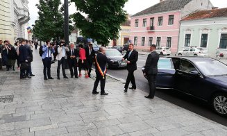 Iohannis îl vizitează pe Boc la Primărie. Va merge pe jos spre UBB