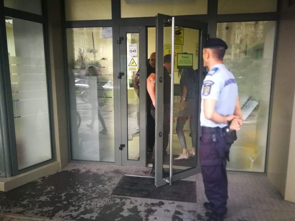 Autorul tentativei de jaf la CEC Bank Mărăști, prins de polițiștii din Cluj. E un italian, căutat pentru tâlhărie