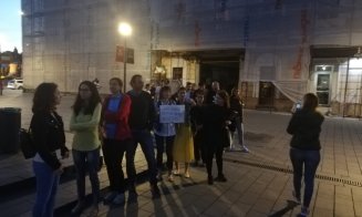 Coadă simbolică la Cluj: "Lăsați-i să voteze!"
