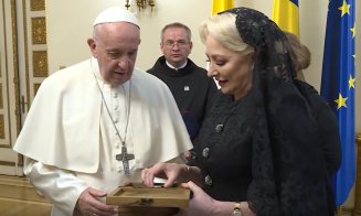 Ce cadouri i-a oferit premierul Dăncilă Suveranului Pontif