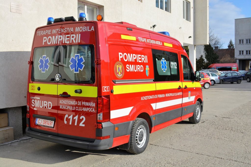 Tatăl unei fetițe de cinci ani, salvat de sub un camion, la Cluj