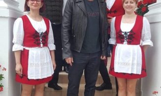 Nicolas Cage s-a delectat cu mâncăruri ungurești la un conac din Apuseni