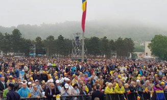 Papa Francisc, ultima zi în România. 100.000 de pelerini adunați la Blaj