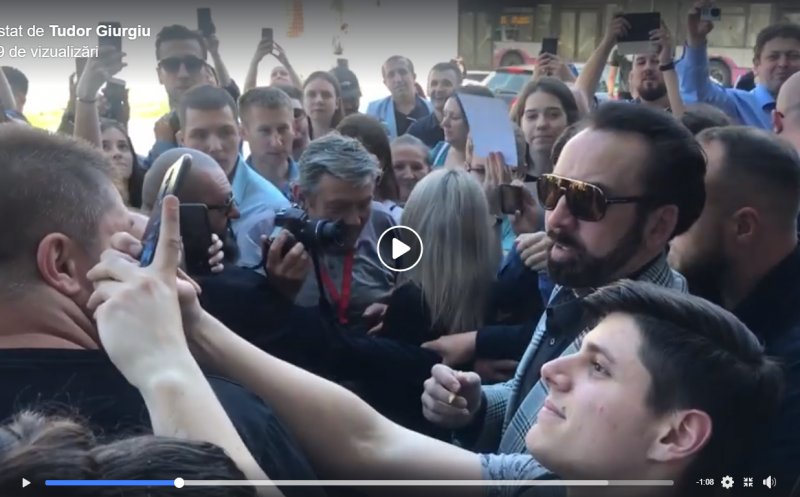 Bătaie pentru un selfie cu Nicolas Cage