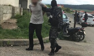Poliția în acțiune. Bărbat săltat cu mascații în Baciu