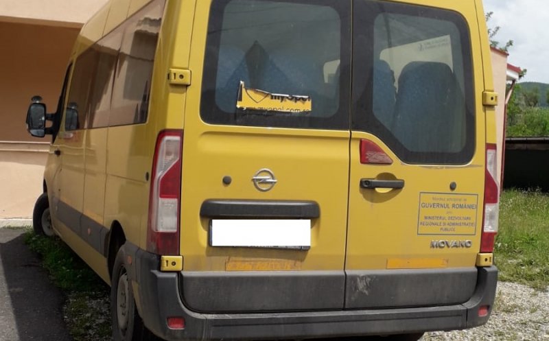 Elevi clujeni în pericol. Șofer de microbuz școlar, prins băut la volan