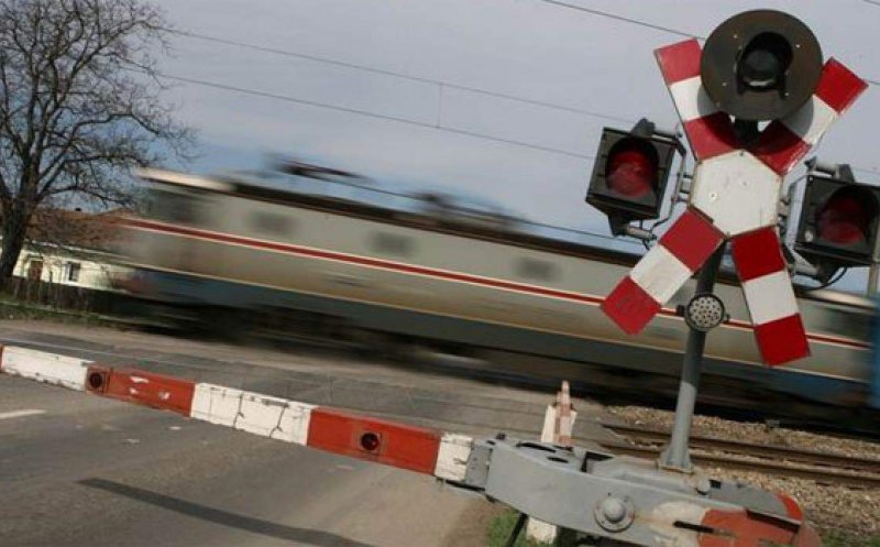 Mașină lovită de tren. Trafic feroviar blocat la Cluj