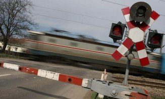 Mașină lovită de tren. Trafic feroviar blocat la Cluj