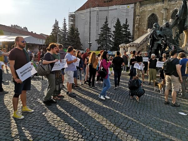 Solidaritate interetnică la Cluj. Românii şi maghiarii, marş în centrul oraşului după incidentele din Valea Uzului