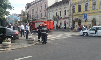 Accident grav în centru. Tânără călcată de mașină pe trotuar