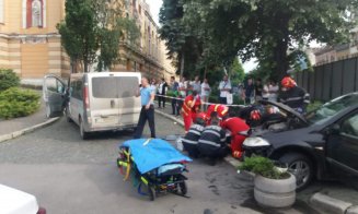 Accident grav în centrul Clujului. O  tânără a fost călcată de mașină pe trotuar