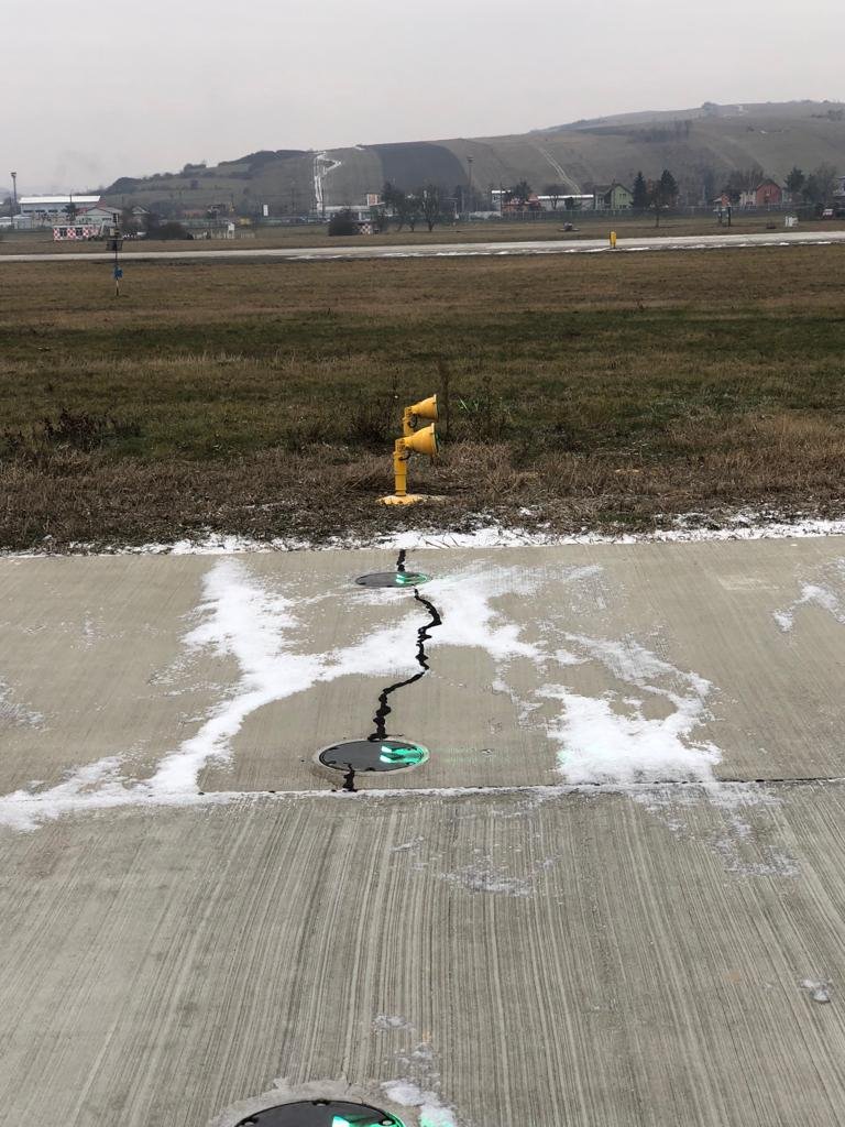 Scandal pe pista de pe Aeroportul Cluj. Alin Tise: “Aici sunt banii d-voastră, a celor 700.000 de clujeni" GALERIE FOTO