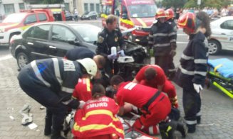 Tânăra lovită de mașină pe trotuar în centrul Clujului,  intubată și ventilată mecanic