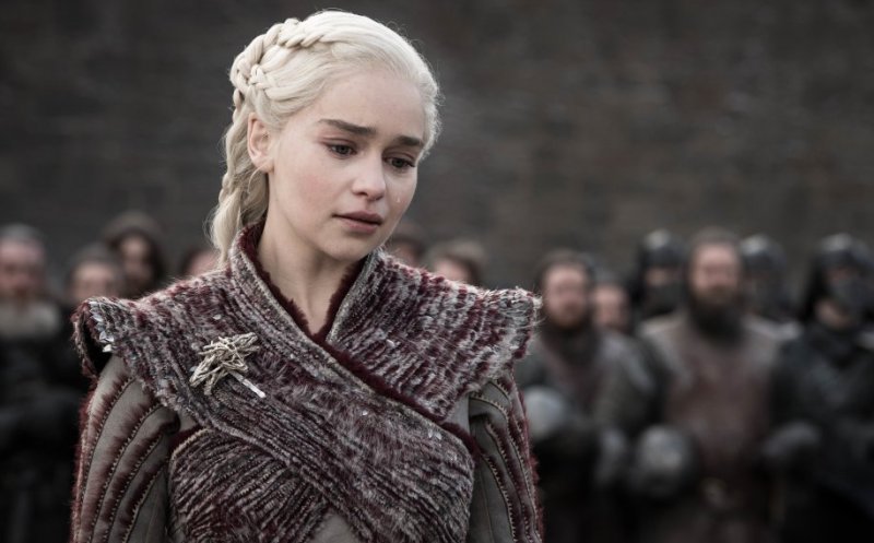 Emilia Clarke regretă că şi-a irosit tinereţea cu filmările la Game of Thrones. „Am pierdut cei mai frumoşi ani, când trebuie să faci nebunii”