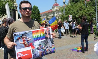 Miting pentru familia tradițională, la Cluj. Steagul comunității LGBT a fost călcat în picioare de participanţi