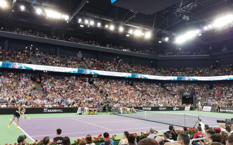 Simona Halep a încântat publicul din Sala Polivalentă. Demonstrație de tenis spectacol alături de Daniela Hantuchova