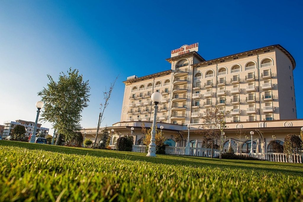 Hotelurile de cinci stele din Cluj au afaceri abia cât unul din Bucureşti
