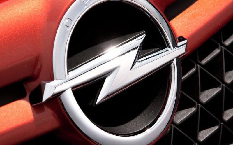 Opel recheamă în service peste 200.000 de mașini