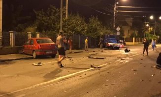 Accident cu 4 maşini în Grigorescu, 3 persoane rănite/ A trecut cu autoutilitara pe roşu