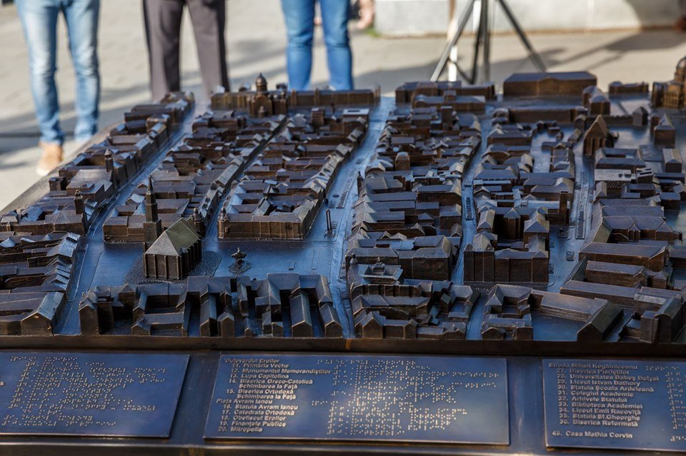 Macheta de bronz a zonei centrale a Clujului, inaugurată în Piața Unirii