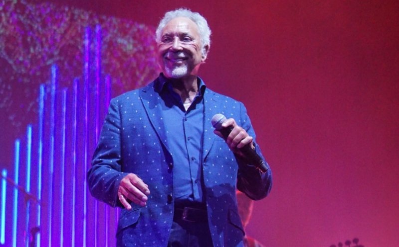 Tom Jones, o voce fără vârstă. A făcut show în faţa a peste 5.000 de clujeni