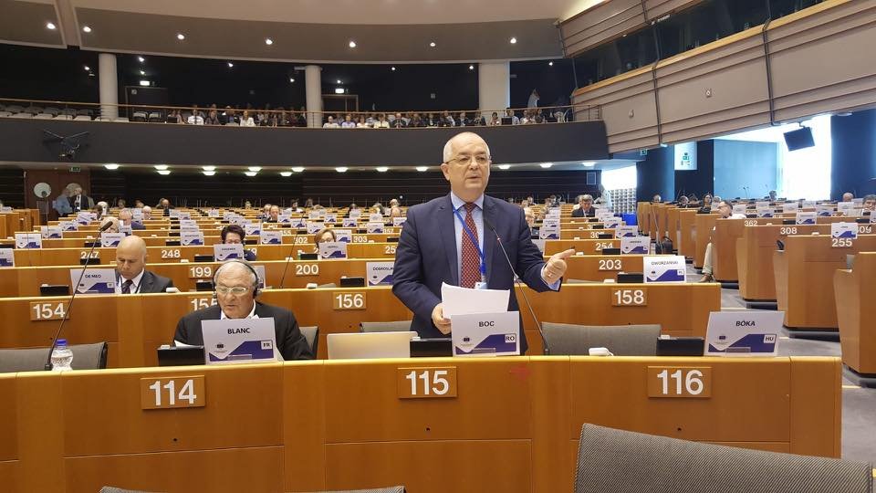 Primarul Clujului, "foc și pară" pe o companie aeriană: "Voi cere despăgubiri. E bine să ai o cămașă și o perie de dinți la tine"
