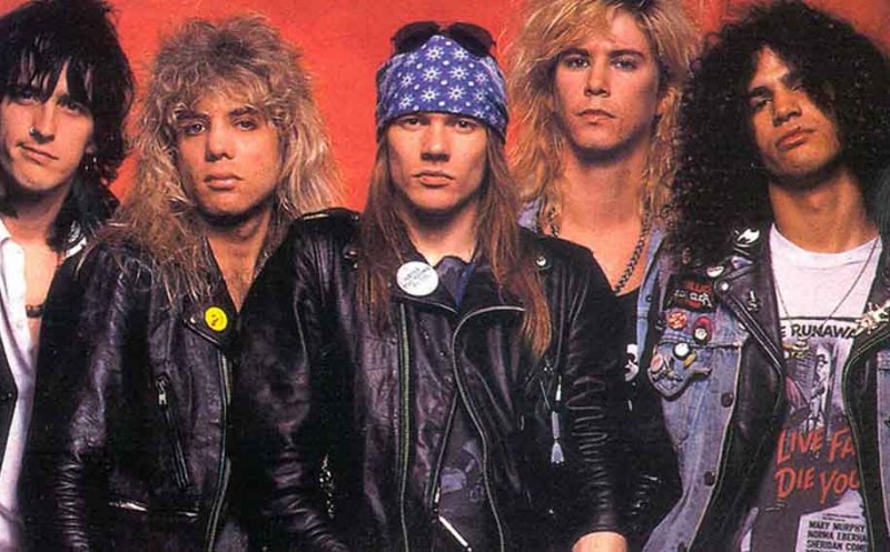 Un star al formaţiei Guns N’ Roses s-a înjunghiat singur în abdomen. Care este starea muzicianului