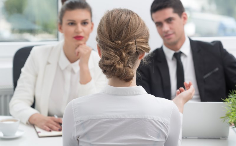 Românii evită să își negocieze salariul la interviu. În special femeile