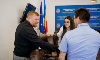 Consilierii locali din Câmpia Turzii și-au donat indemnizațiile elevei de 10 a orașului