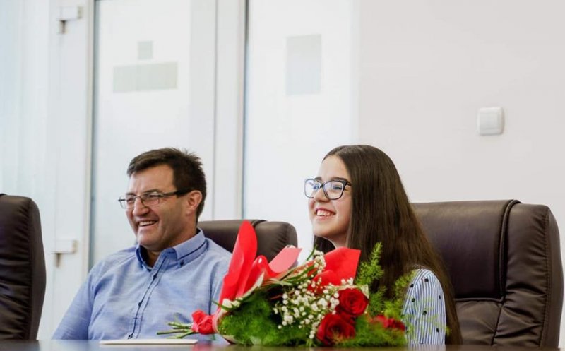 Consilierii locali din Câmpia Turzii și-au donat din indemnizații elevei de 10 a orașului