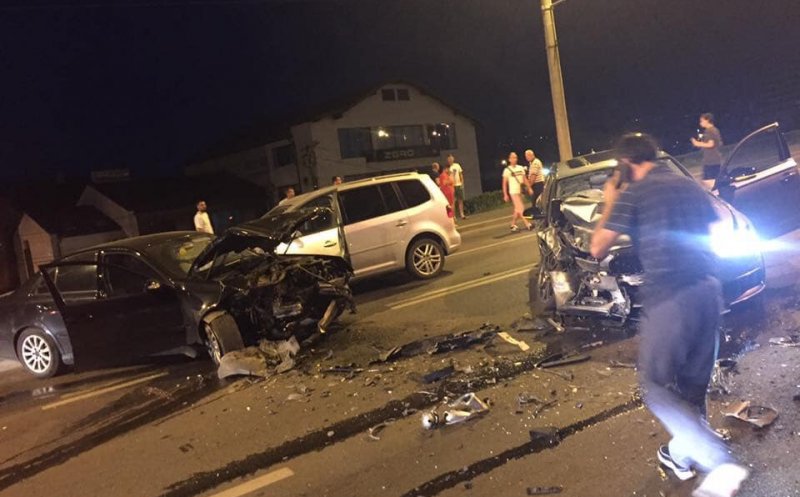 Accident cu trei maşini pe Podul IRA. Şoferul vinovat a fugit, un rănit