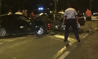 Accident cu 3 maşini pe podul Ira. Şoferul vinovat ar fi fugit, un rănit
