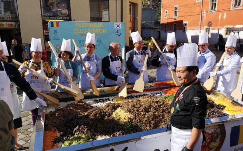 Primarul Emil Boc a lăsat toba pentru lopata de bibimbap