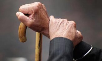 Statul se leapădă de bătrâni? Copiii, obligați să-și întrețină părinții și bunicii