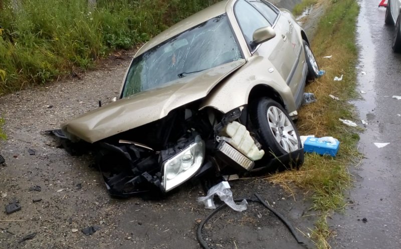 Accident într-o localitate din Cluj. Trei tineri au ajuns la spital, doi dintre ei cu răni grave / UPDATE: Șoferul era băut