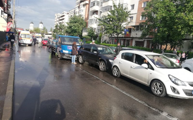 Accident în lanţ pe Bucureşti. Trafic blocat