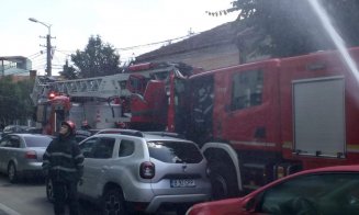 Balcon cuprins de flăcări, într-un bloc din centru