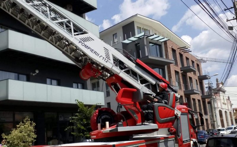 Balcon cuprins de flăcări, într-un bloc din centru
