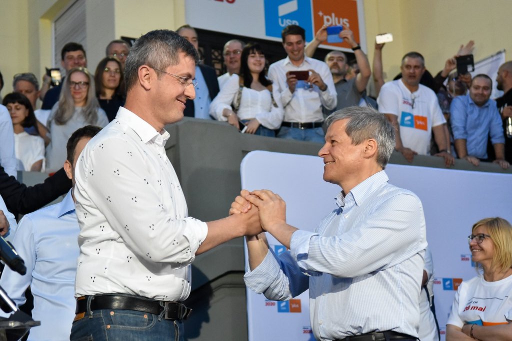 Barna președinte, Cioloș premier