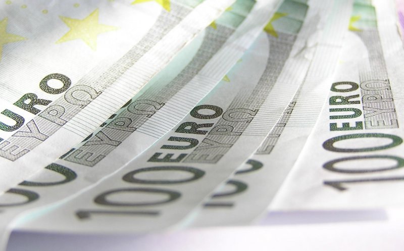 Euro va crește în următoarele 12 luni. Cum va arăta cursul valutar