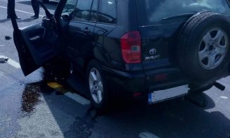 Cinci persoane la spital, între care 2 copii, după un accident între un autotren și 3 mașini / Se circulă alternativ