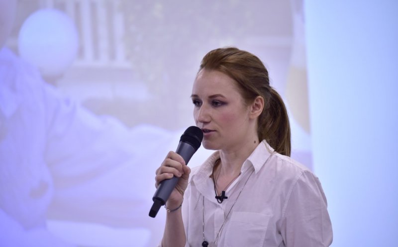 Îngerul copiilor abandonați în spitale. A adoptat un băiețel cu o boală incurabilă și acum caută mame voluntare în toată țara