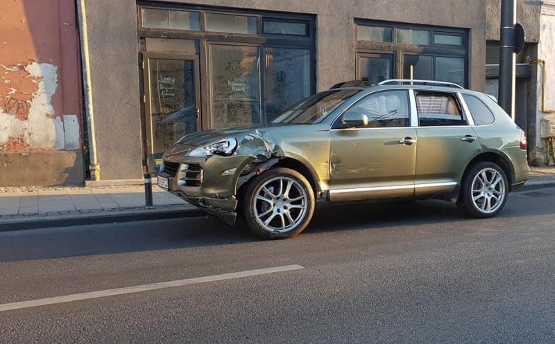 A fost găsit! Cine e șoferul care și-a lăsat mașina și a fugit, după accidentul de pe Moților