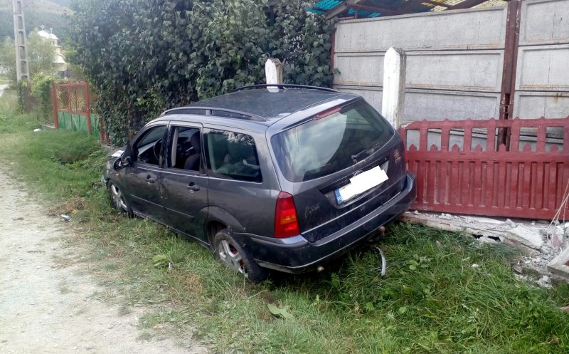 Accident Cluj: Trei răniți, după ce o mașină a ieșit în decor