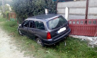 Trei răniţi după ce o maşină a ieşit de pe drum în Livada