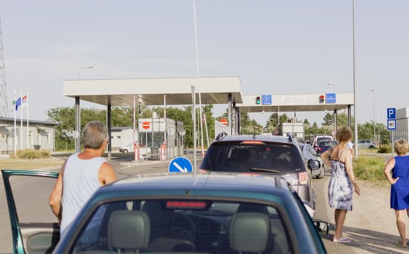 Peste 430.000 de persoane au trecut frontiera în ultimele 24 de ore. Cele mai tranzitate vămi