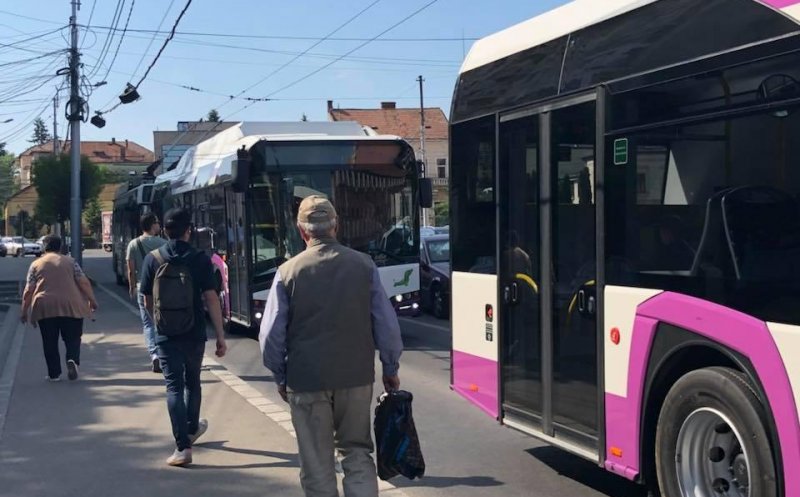 OMUL ZILEI la Cluj: Un şofer a ţinut blocaţi în autobuz patru hoți de buzunare, până a venit poliţia