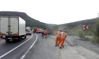 TIR răsturnat lângă Păniceni